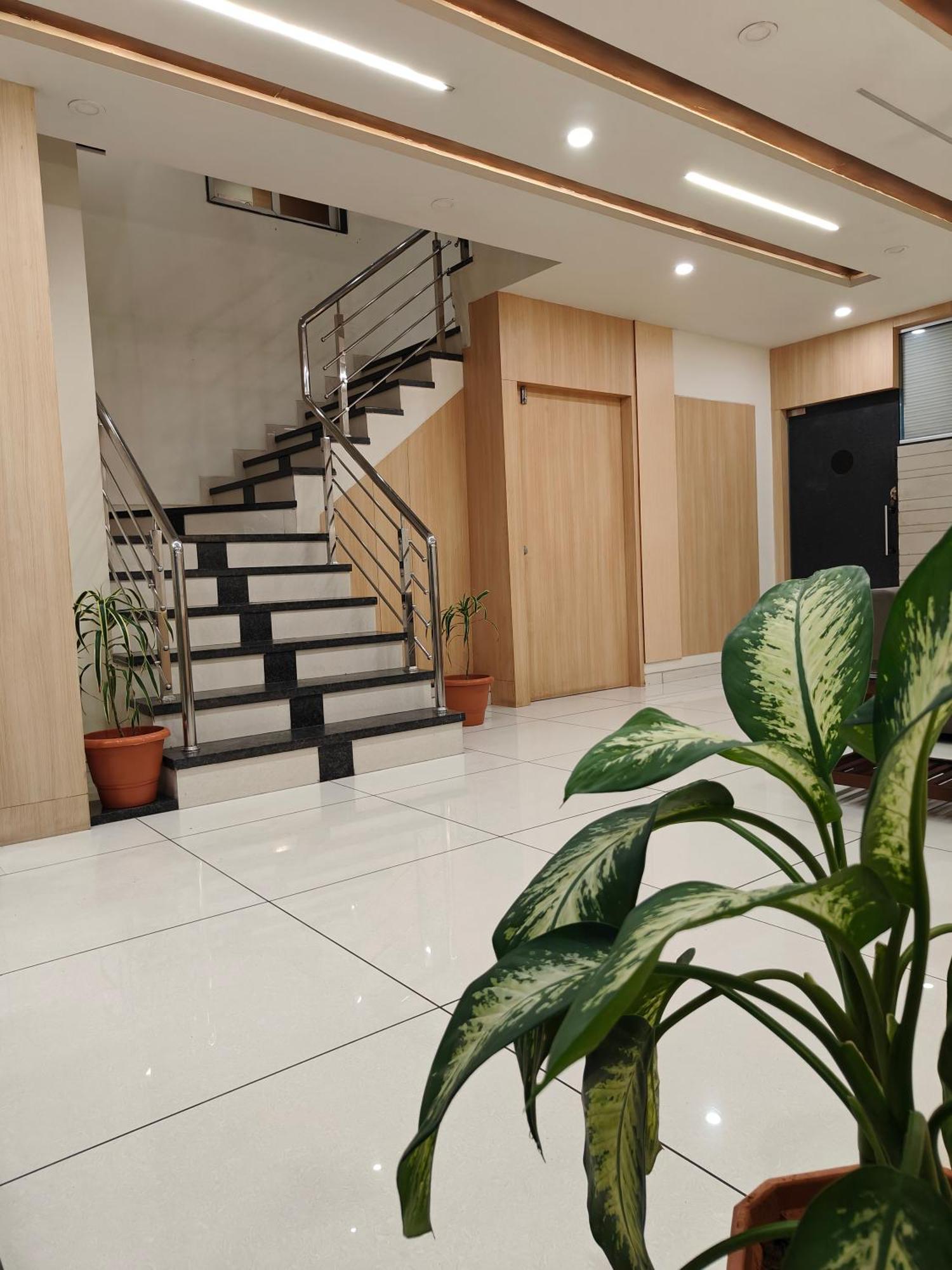 Hotel Sahyog & Rooms Surat Exterior photo