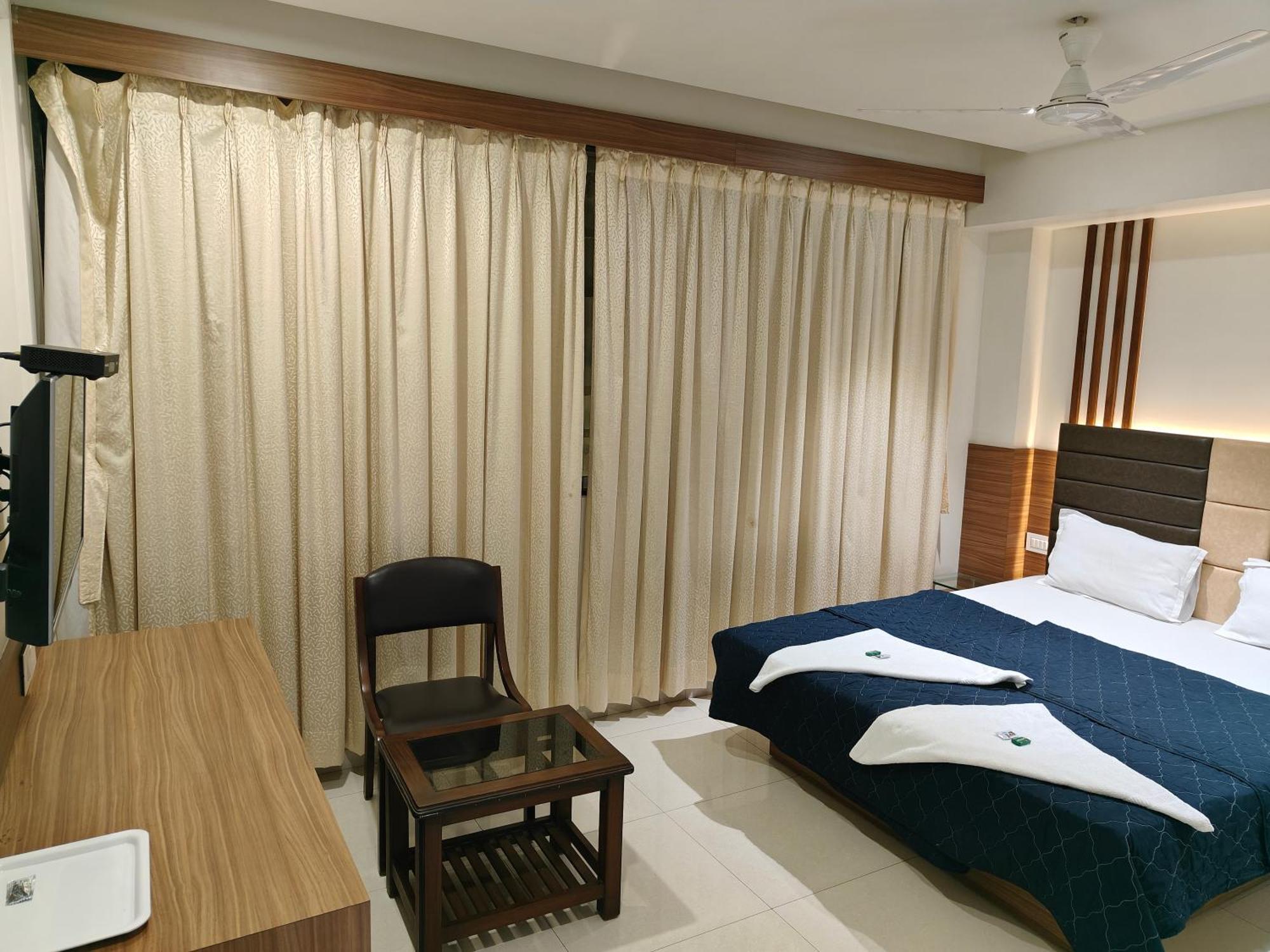 Hotel Sahyog & Rooms Surat Exterior photo