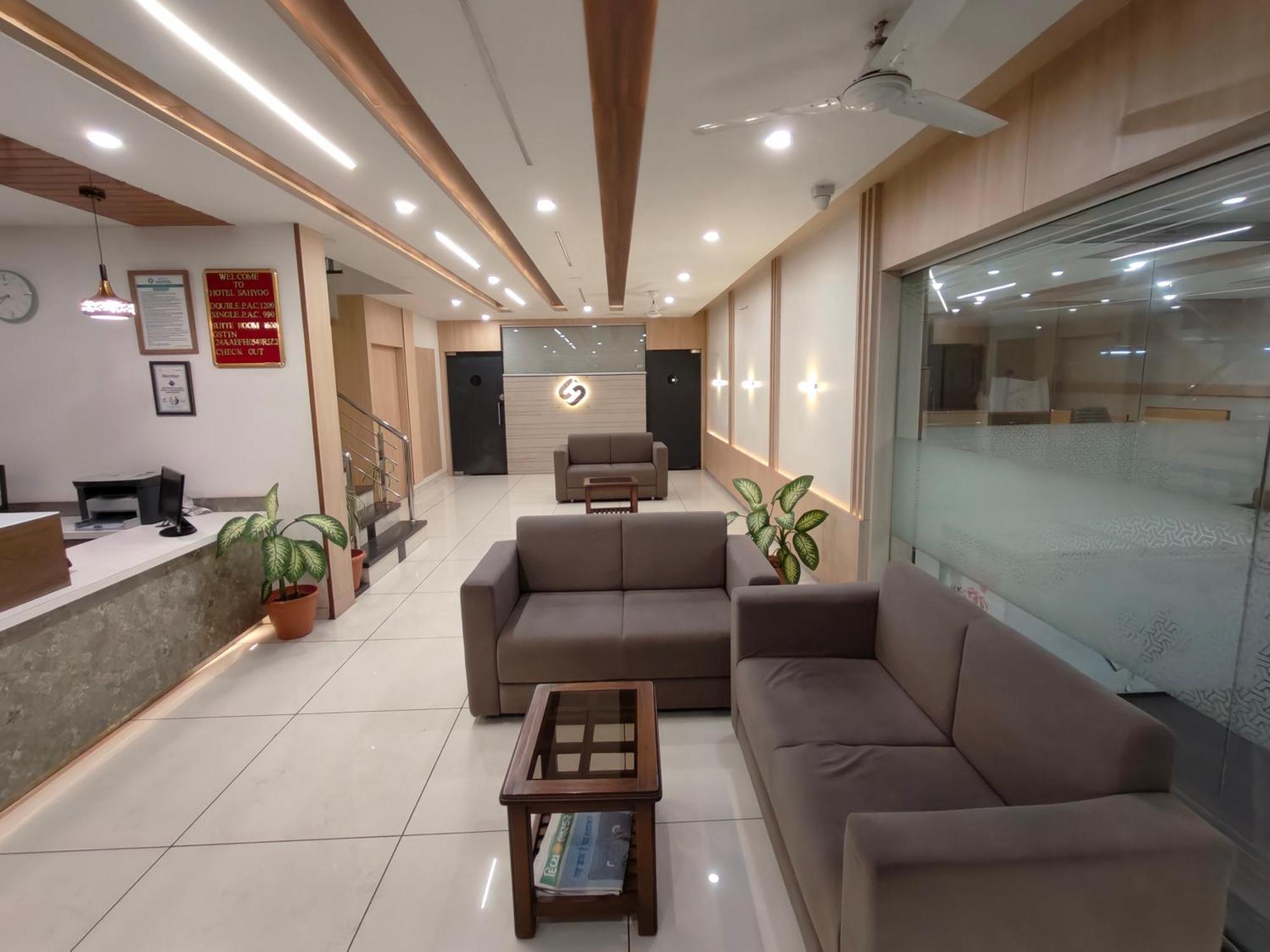 Hotel Sahyog & Rooms Surat Exterior photo