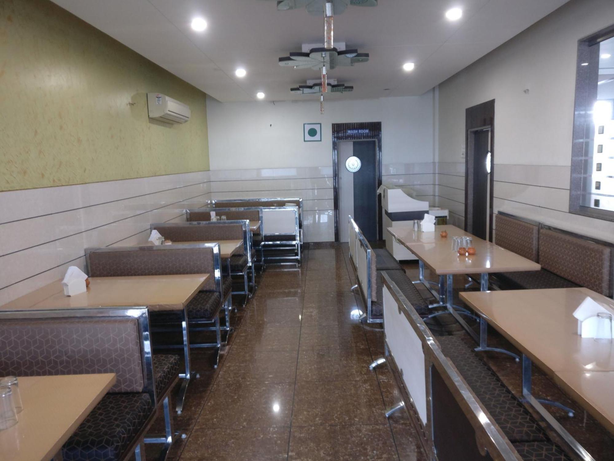 Hotel Sahyog & Rooms Surat Exterior photo